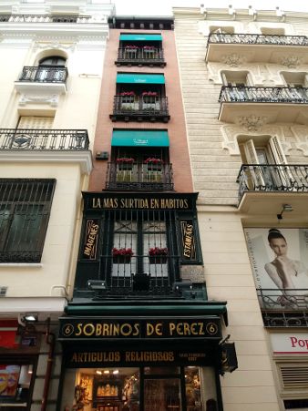 narrowest building of Peñíscola