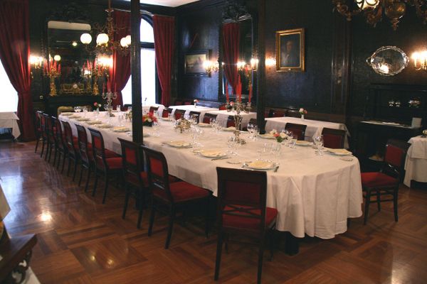 Restaurante-Lhardy-Salon-Isabelino