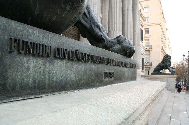 pedestal of the lions of the Spanish Parliament