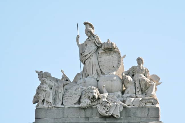 Puerta de Toledo Esculturas